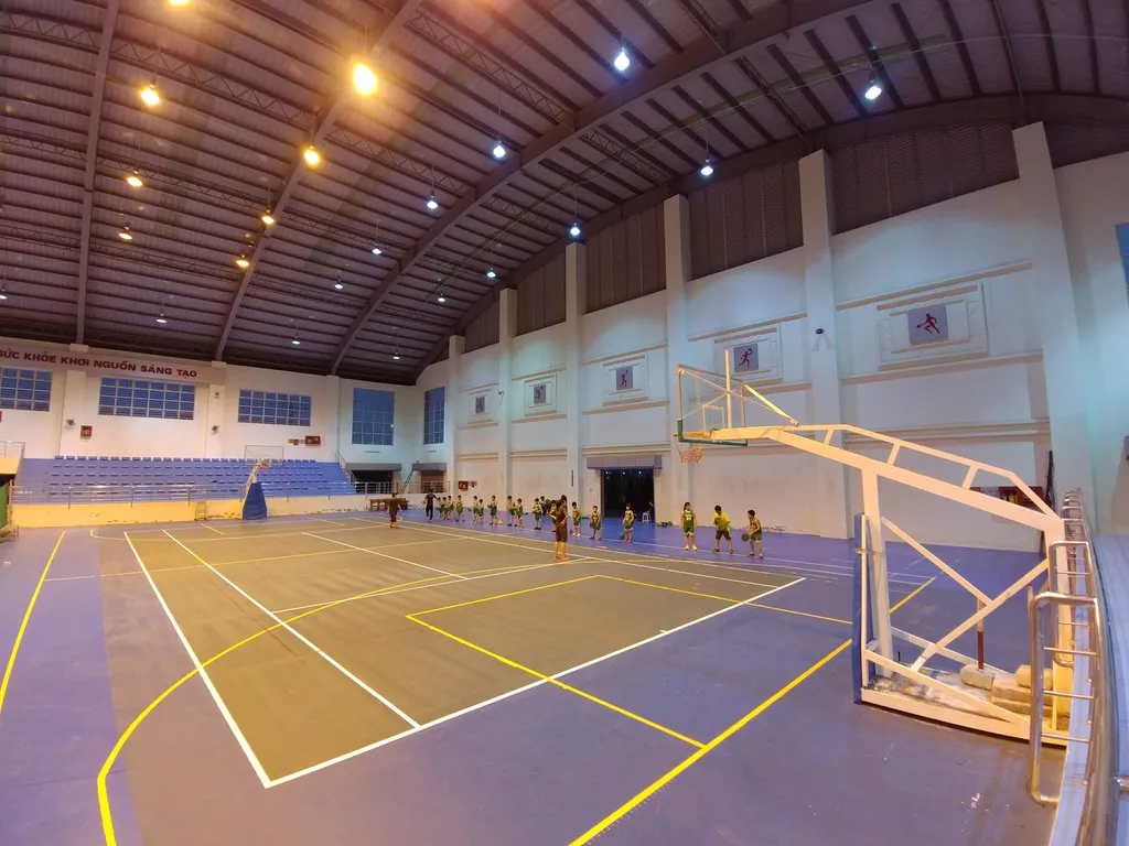 Sân thể thao trong nhà bộ môn bóng rổ