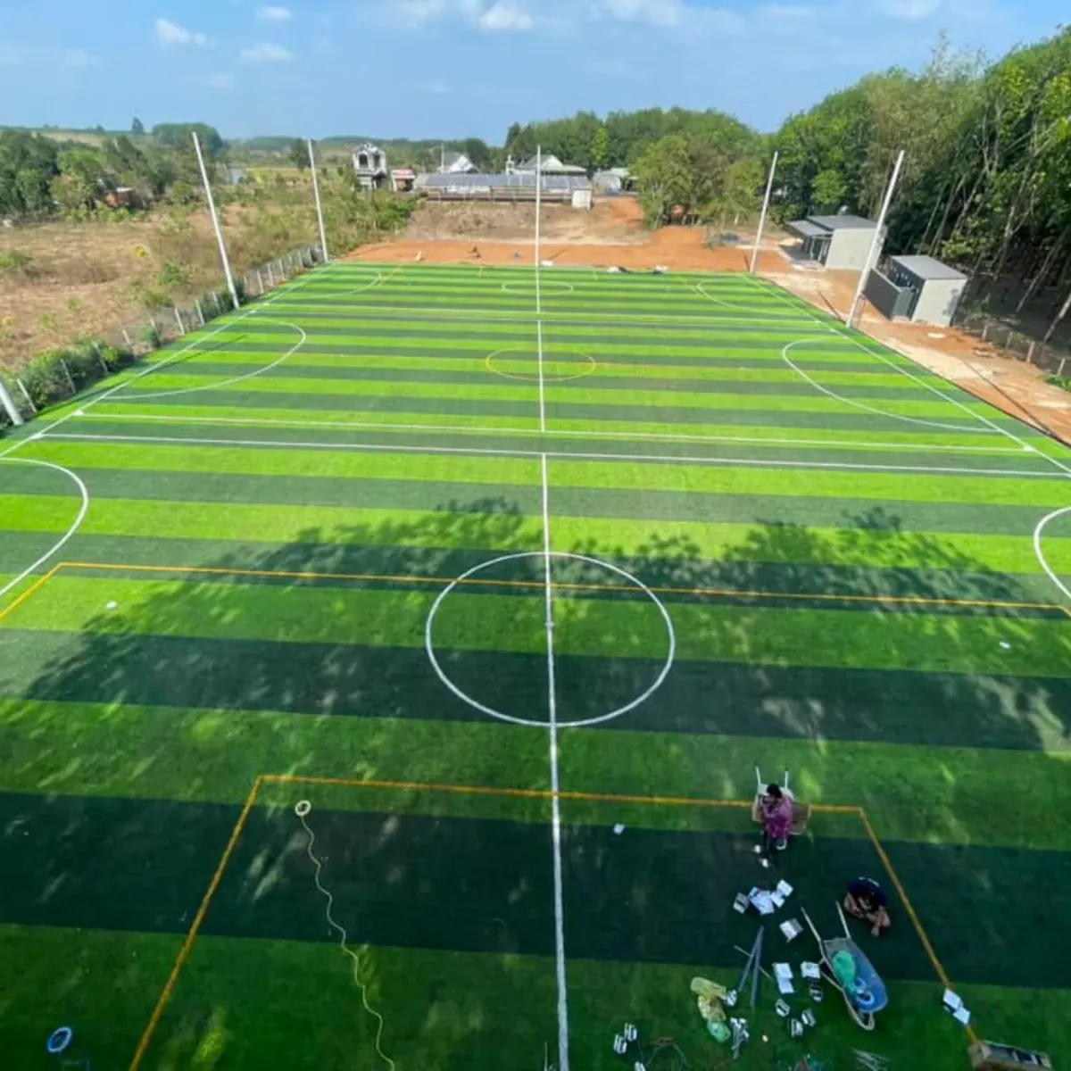 Thi công cỏ nhân tạo sân bóng phường Đức Phổ, tỉnh Quảng Ngãi
