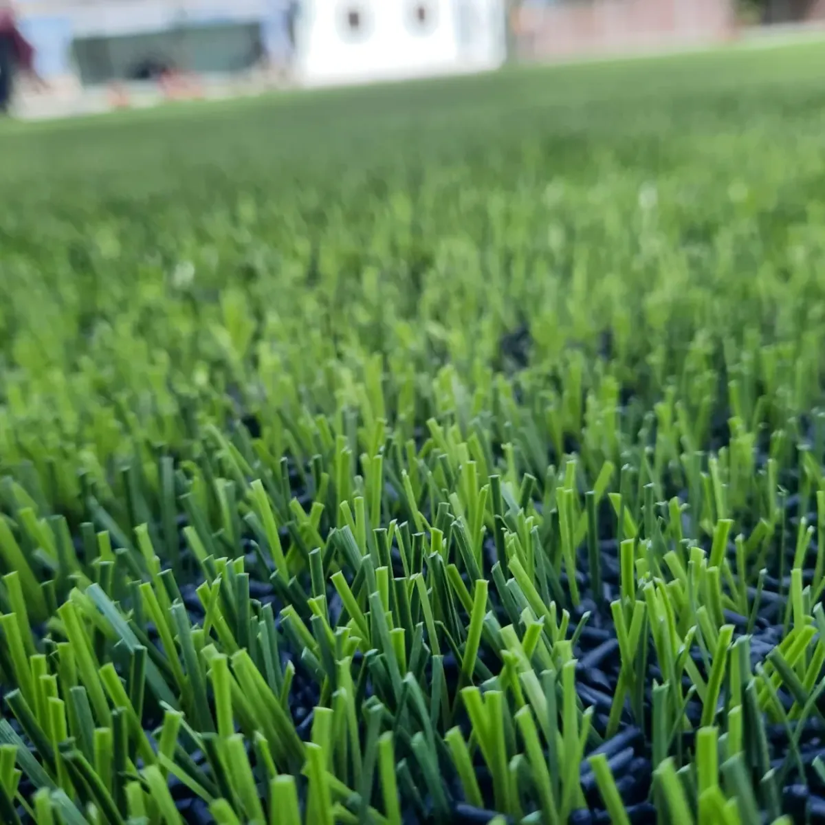 Thi công cỏ nhân tạo sân bóng phường Đức Phổ, tỉnh Quảng Ngãi